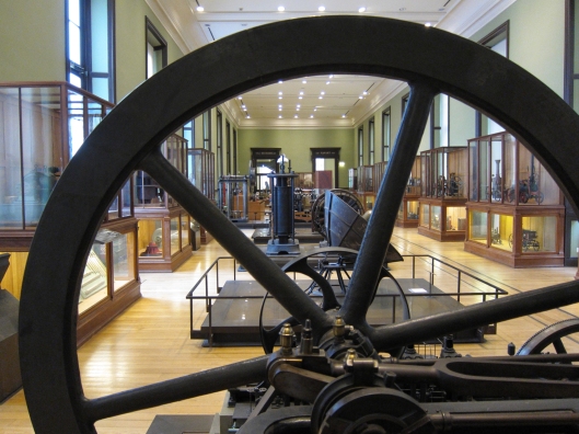 One of dozens of exhibit halls at the massive and marvellous Musée des Arts et Métiers.